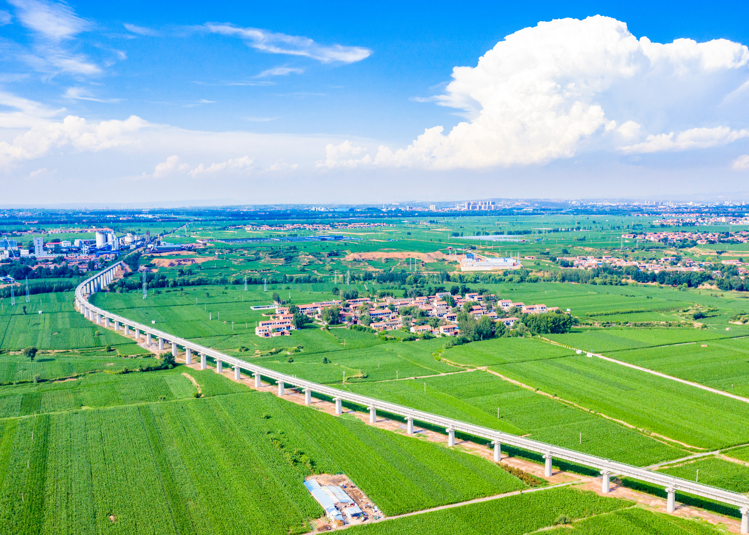 初夏古城铁路